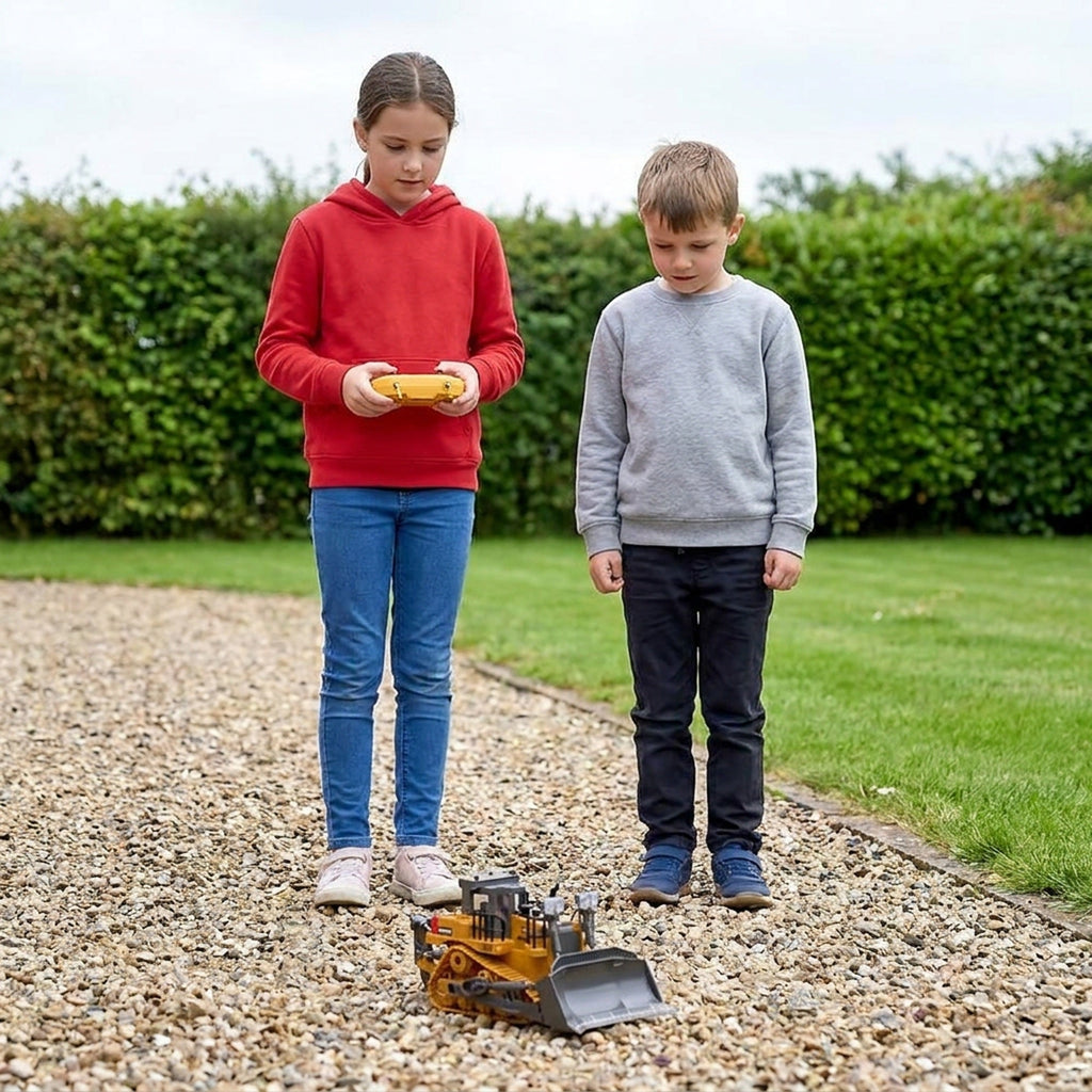 RC Bulldozer Tractor – 9 Channel 2.4G Remote Control Construction Toy with Alloy Metal Blade, Lights & Sounds, for Boys 6–12